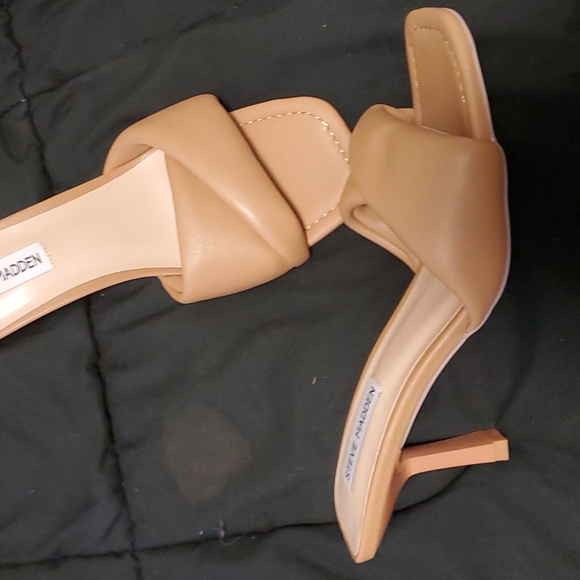 Steve Madden heeled, tan sandals (7 1/2) - Picture 2 of 3